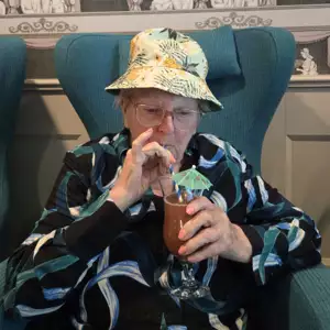 Tropical Surprise Brings Sunshine To Montague House Care Home (2)