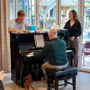 Surprise Jazz Concert Delights Residents At Brookwater House (3)