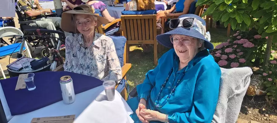Cocktails and magic bring sparkle to Nesbit House summer party