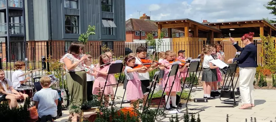 Orchestra hits all the right notes at Alston House