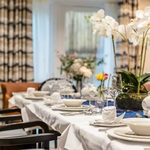 Dorking Manor Care Home Dorking Surrey RH4 Hamberley Website1