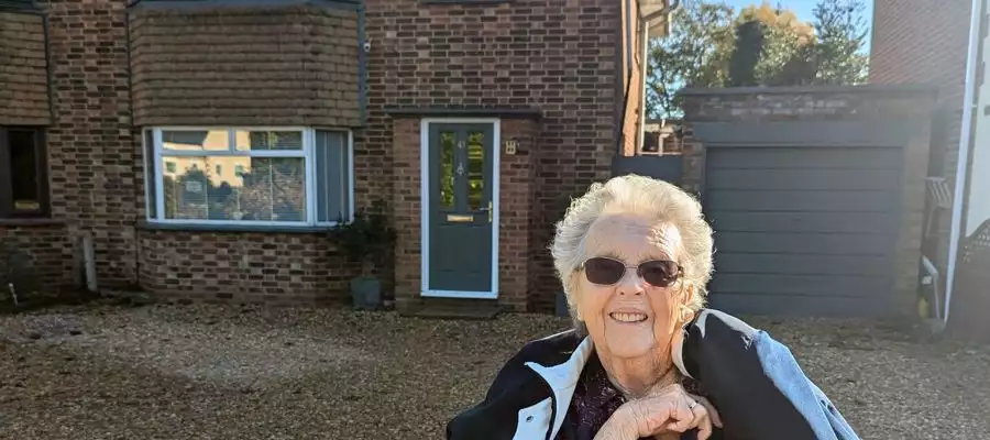 Former 999 operator takes emotional trip 'home' to Brampton address Former 999 operator takes emotional trip 'home' to Brampton address
