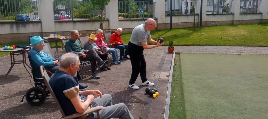 NEWTON HOUSE BOWLED OVER BY THEIR VERY OWN GREEN NEWTON HOUSE BOWLED OVER BY THEIR VERY OWN GREEN