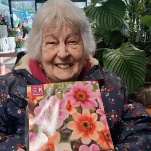 Residents Enjoy Morning Visit To Squires Garden Centre (2)