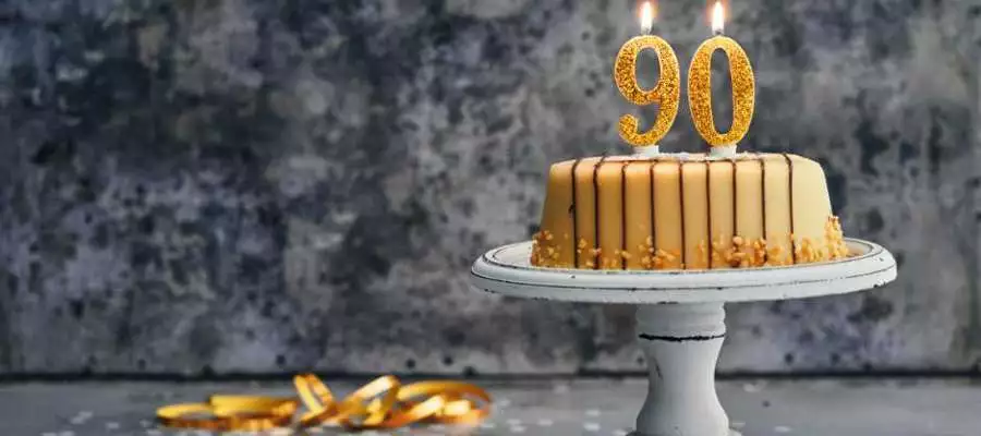 JACQUI ENJOYS HER 90TH WITH FRIENDS AT MILNGAVIE