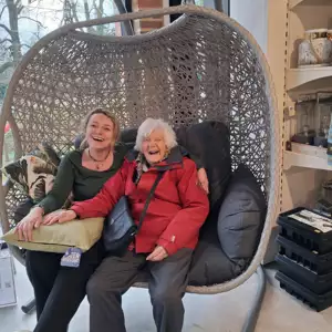 Residents Enjoy Morning Visit To Squires Garden Centre (3)