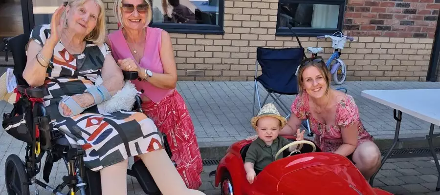 Alfie helps great-grandma recreate motoring memory at classic car show 