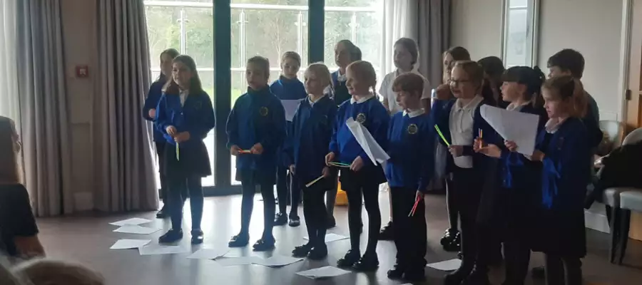 SWEET SINGING CHILDREN BRING DELIGHT TO ERNSTELL HOUSE RESIDENTS SWEET SINGING CHILDREN BRING DELIGHT TO ERNSTELL HOUSE RESIDENTS
