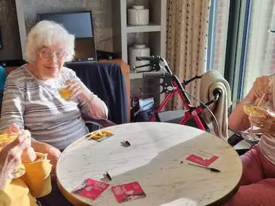 Nesbit House Residents Mix It Up For Cocktail Fun